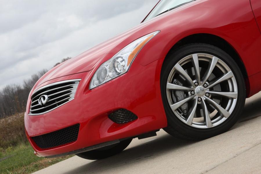  Infiniti G37 Coupe 2009 года  (фото 22 из 51)